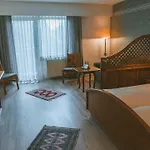 Buechner Garni باد كونيغ