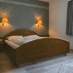Buechner Garni Hotel 3*