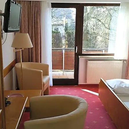 Buechner Garni 3* Bad König
